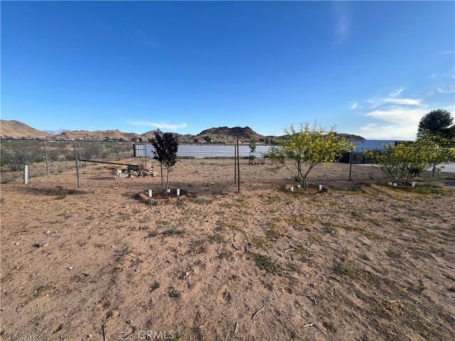 24675 Via Vista Road, Apple Valley, CA 92307