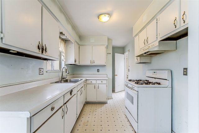 635 Dellwood Drive, Ann Arbor, MI 48103