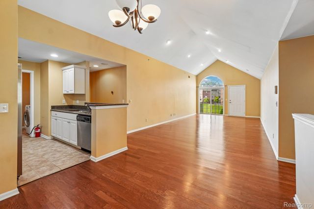 7821 Ambassador Drive, Shelby Charter Township, MI 48316