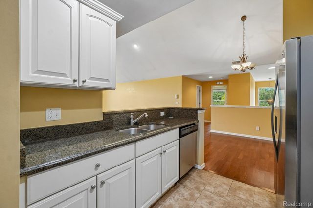 7821 Ambassador Drive, Shelby Charter Township, MI 48316
