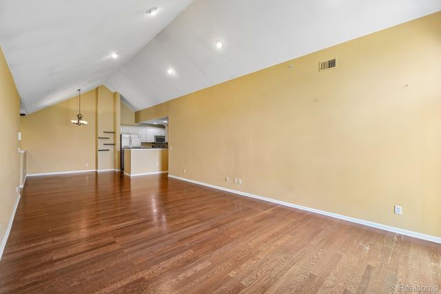 7821 Ambassador Drive, Shelby Charter Township, MI 48316