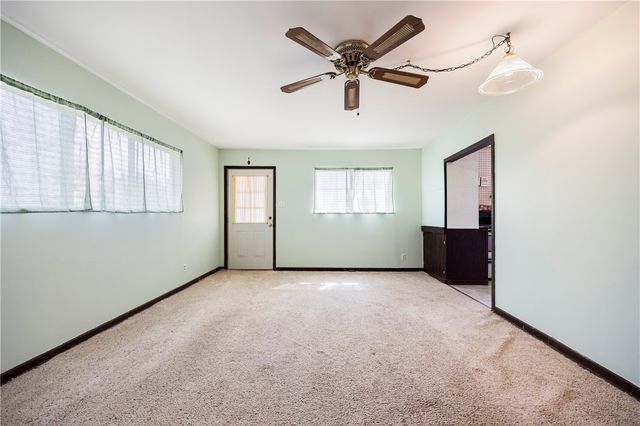 1016 E. Market, Sinton, TX 78387