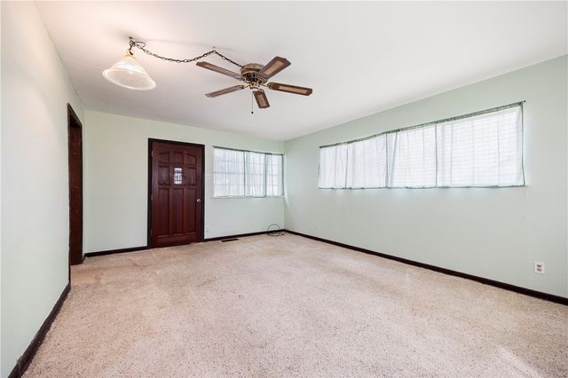 1016 E. Market, Sinton, TX 78387