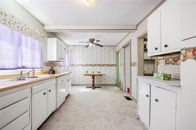 1016 E. Market, Sinton, TX 78387