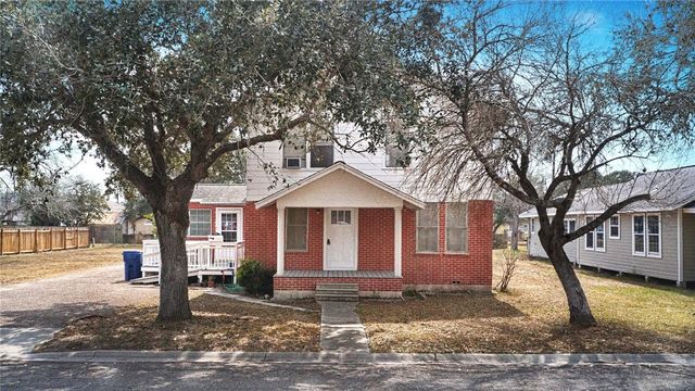 1016 E. Market, Sinton, TX 78387