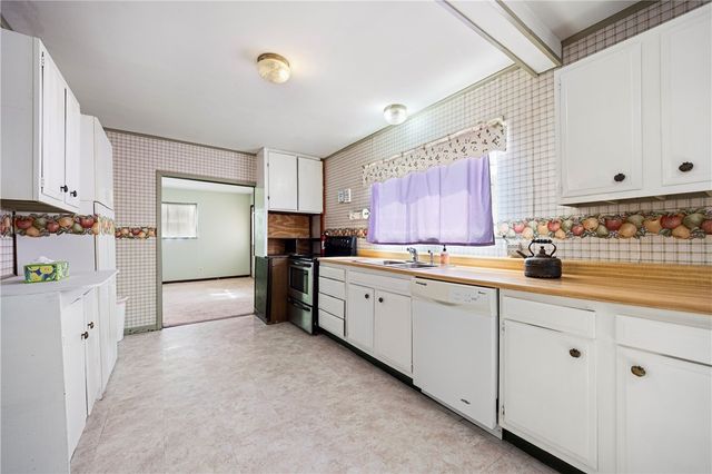 1016 E. Market, Sinton, TX 78387