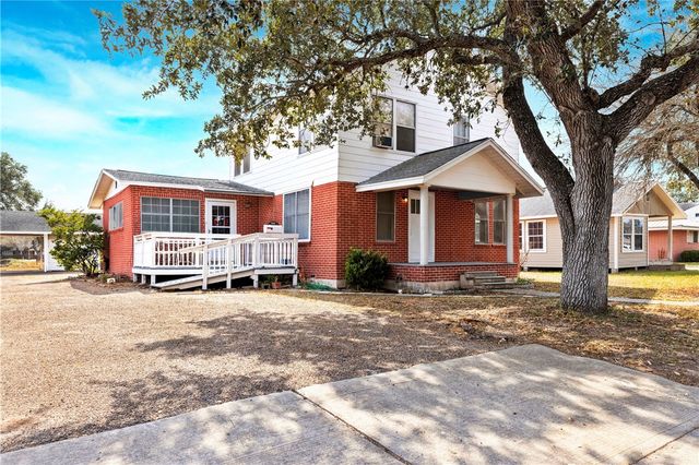 1016 E. Market, Sinton, TX 78387