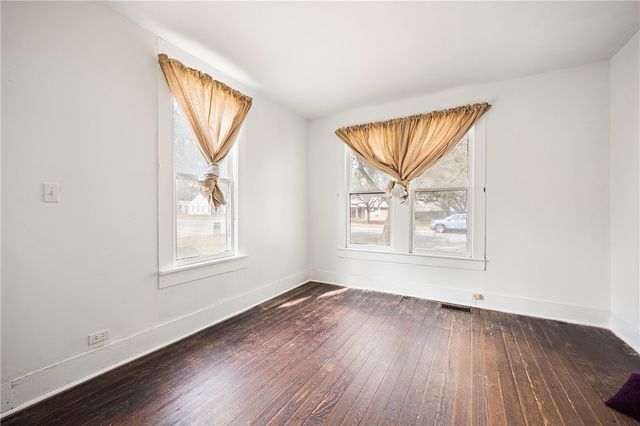 1016 E. Market, Sinton, TX 78387