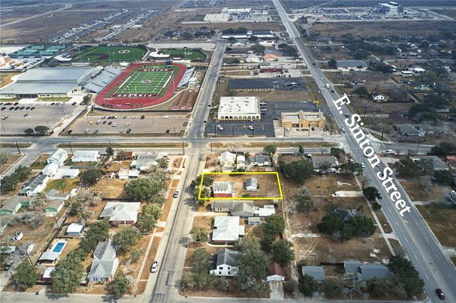 1016 E. Market, Sinton, TX 78387