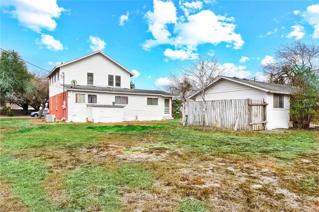 1016 E. Market, Sinton, TX 78387