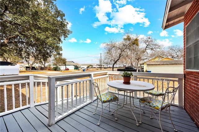 1016 E. Market, Sinton, TX 78387