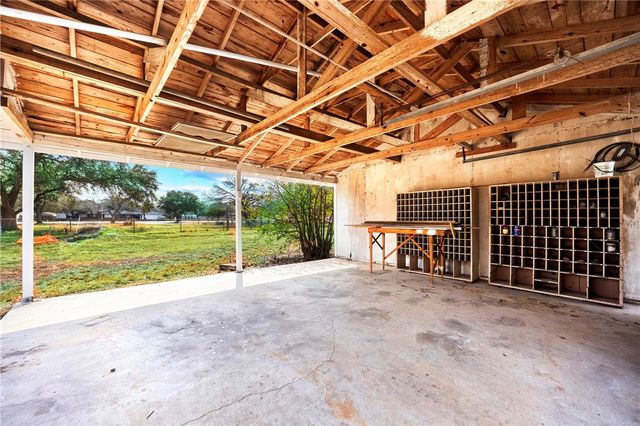 1016 E. Market, Sinton, TX 78387