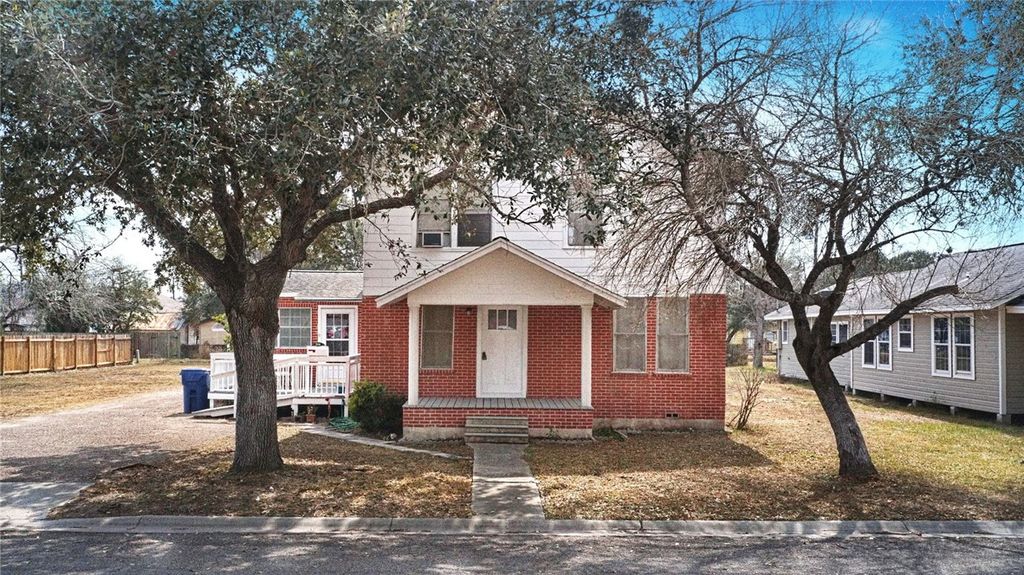 1016 E. Market, Sinton, TX 78387 — photo 2