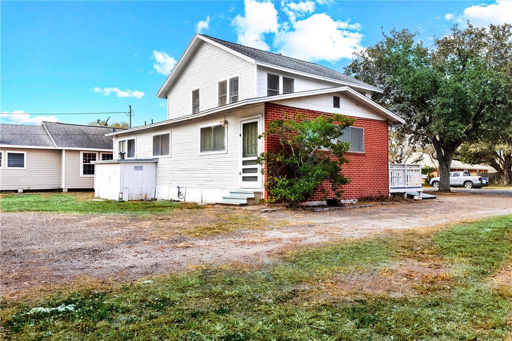 1016 E. Market, Sinton, TX 78387 — photo 5