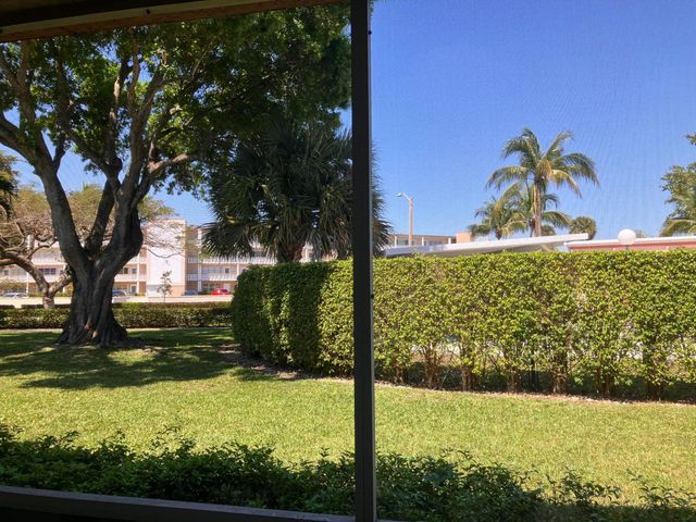 17 Golfs Edge D, West Palm Beach, FL 33417