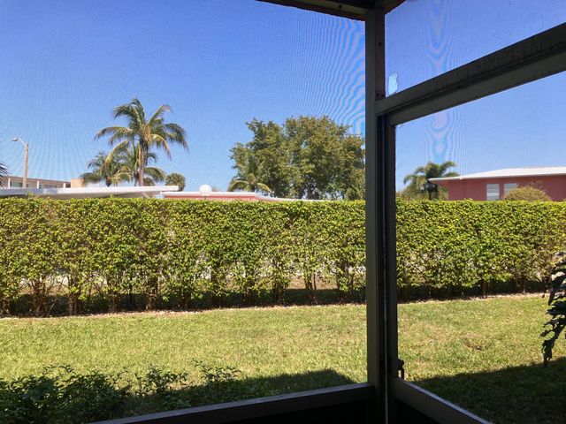 17 Golfs Edge D, West Palm Beach, FL 33417