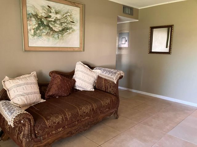 17 Golfs Edge D, West Palm Beach, FL 33417
