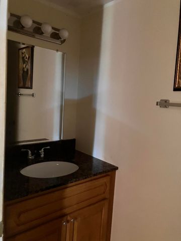 17 Golfs Edge D, West Palm Beach, FL 33417