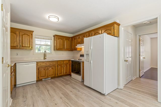 1000 Lockridge Dr, Ashland City, TN 37015