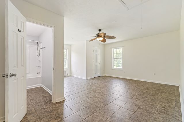 1000 Lockridge Dr, Ashland City, TN 37015