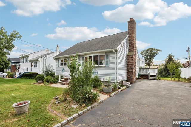 6 Summit Avenue, Waldwick, NJ 07463
