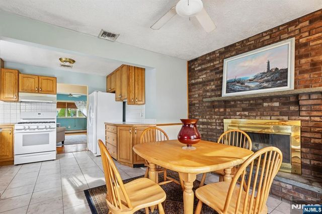 6 Summit Avenue, Waldwick, NJ 07463