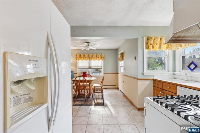 6 Summit Avenue, Waldwick, NJ 07463