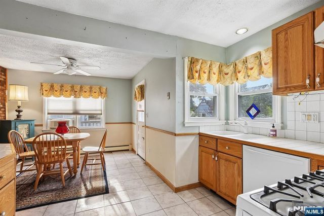 6 Summit Avenue, Waldwick, NJ 07463