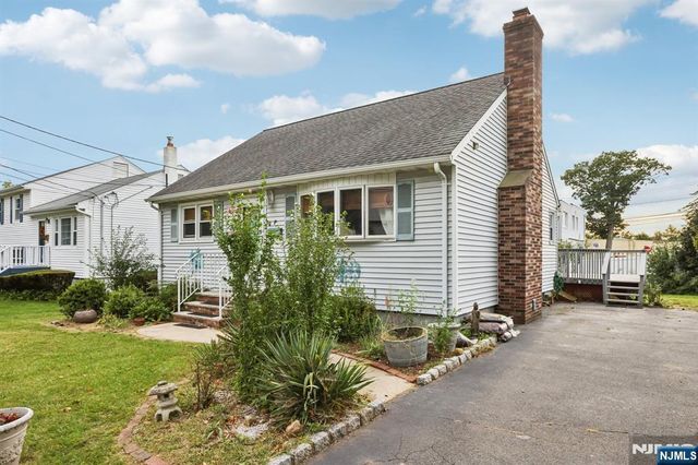 6 Summit Avenue, Waldwick, NJ 07463
