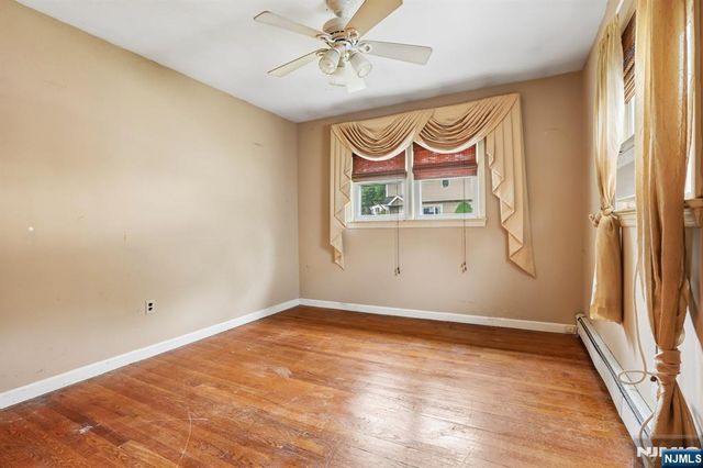 6 Summit Avenue, Waldwick, NJ 07463