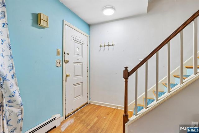 6 Summit Avenue, Waldwick, NJ 07463