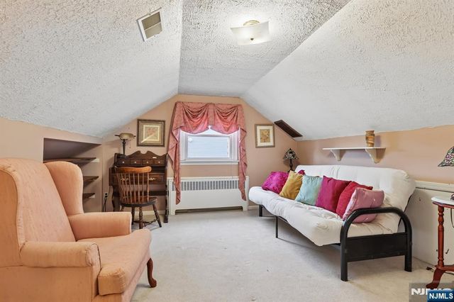 6 Summit Avenue, Waldwick, NJ 07463