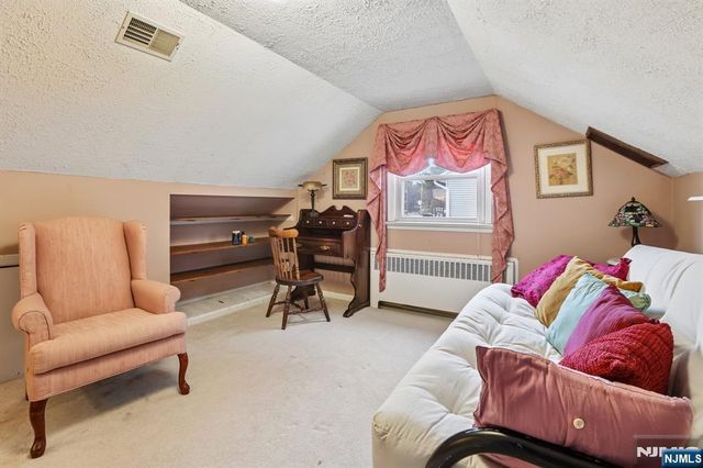 6 Summit Avenue, Waldwick, NJ 07463