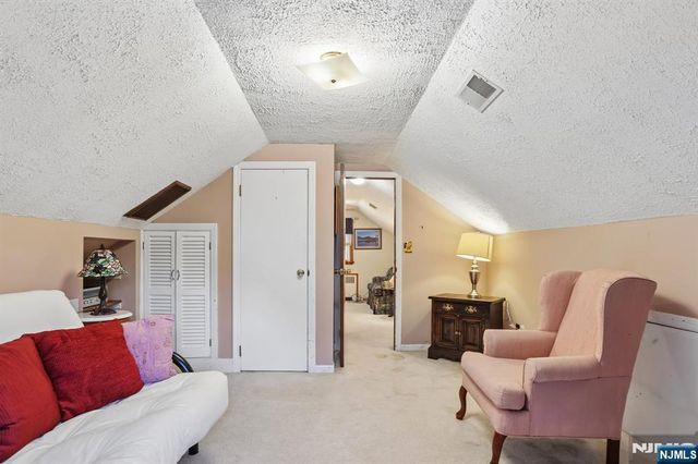 6 Summit Avenue, Waldwick, NJ 07463