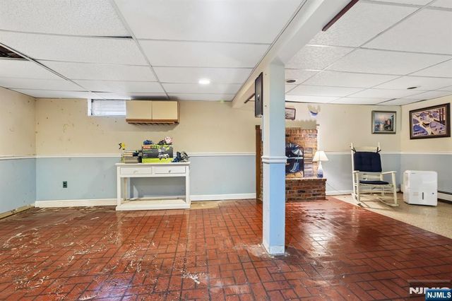 6 Summit Avenue, Waldwick, NJ 07463