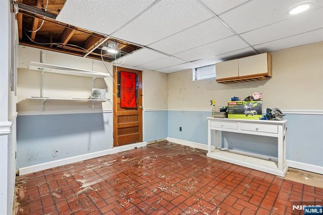 6 Summit Avenue, Waldwick, NJ 07463