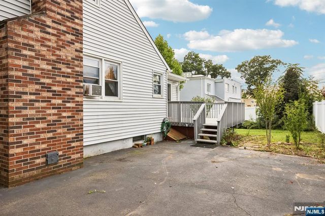 6 Summit Avenue, Waldwick, NJ 07463