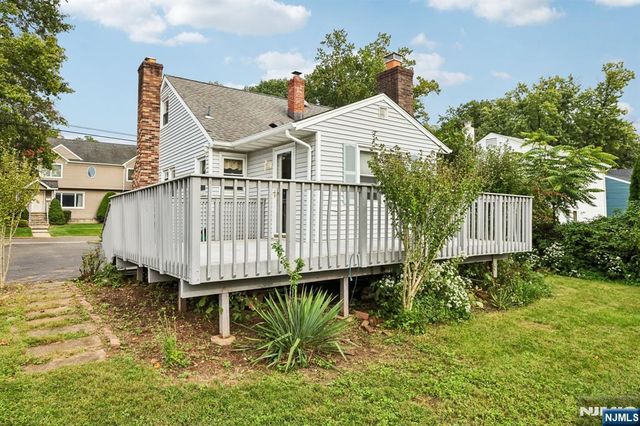 6 Summit Avenue, Waldwick, NJ 07463