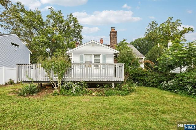 6 Summit Avenue, Waldwick, NJ 07463