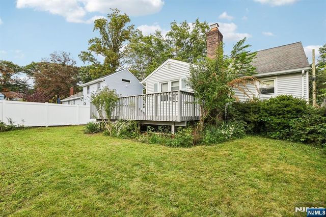 6 Summit Avenue, Waldwick, NJ 07463
