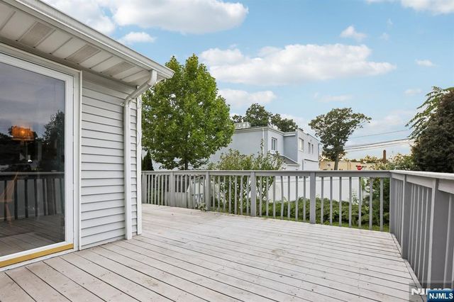 6 Summit Avenue, Waldwick, NJ 07463