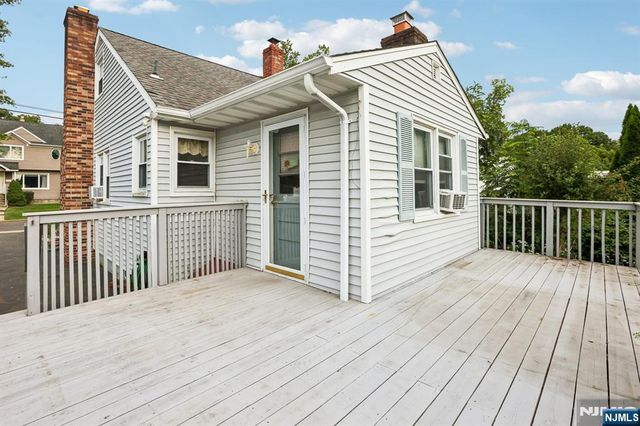 6 Summit Avenue, Waldwick, NJ 07463