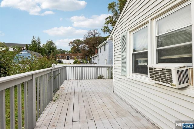 6 Summit Avenue, Waldwick, NJ 07463