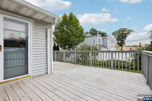 6 Summit Avenue, Waldwick, NJ 07463