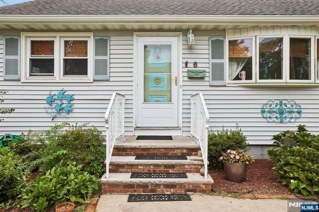 6 Summit Avenue, Waldwick, NJ 07463