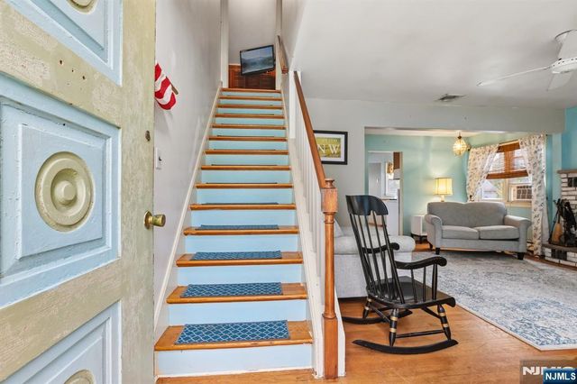 6 Summit Avenue, Waldwick, NJ 07463