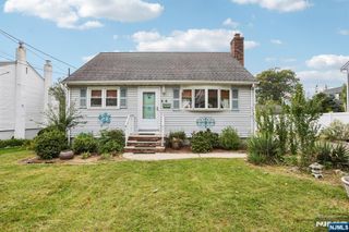 6 Summit Avenue, Waldwick, NJ 07463