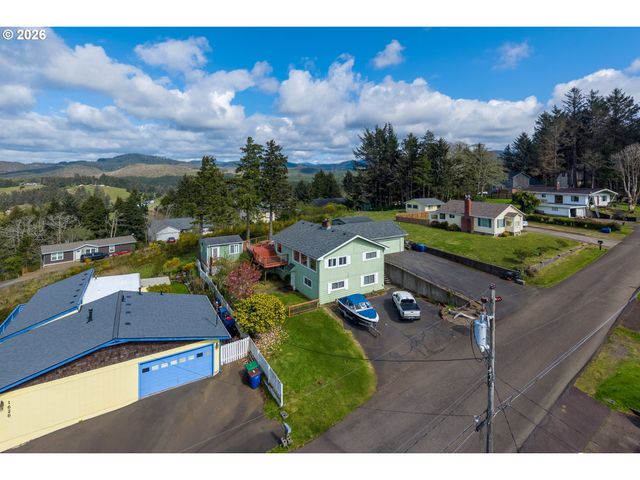1636 Se OAR Dr, Lincoln City, OR 97367