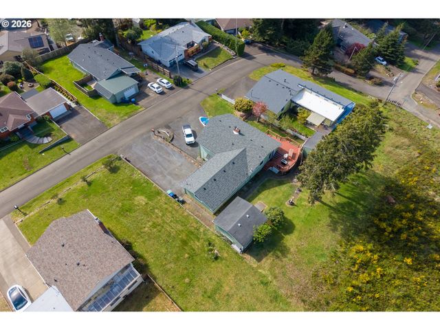 1636 Se OAR Dr, Lincoln City, OR 97367