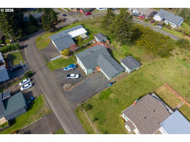 1636 Se OAR Dr, Lincoln City, OR 97367